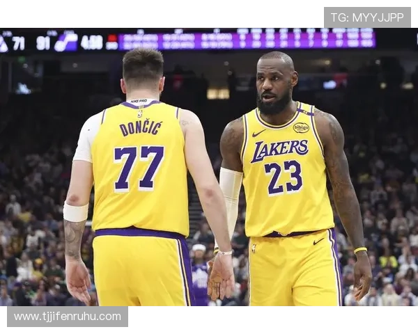 詹姆斯率湖人末节逆转强敌西部格局再起波澜季后赛前景引热议